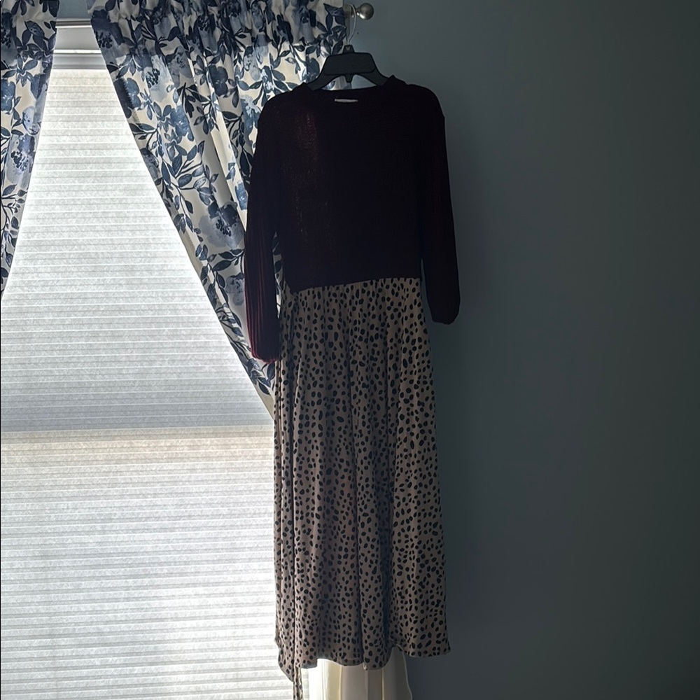 Black Long Sleeve Crew Neck Dress for Casual Wear